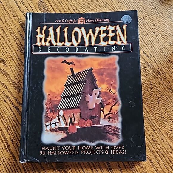 Halloween Decorating: 50 Projects & Ideas Hardcover – Creative Pub Fair Cnd - Picture 1 of 4
